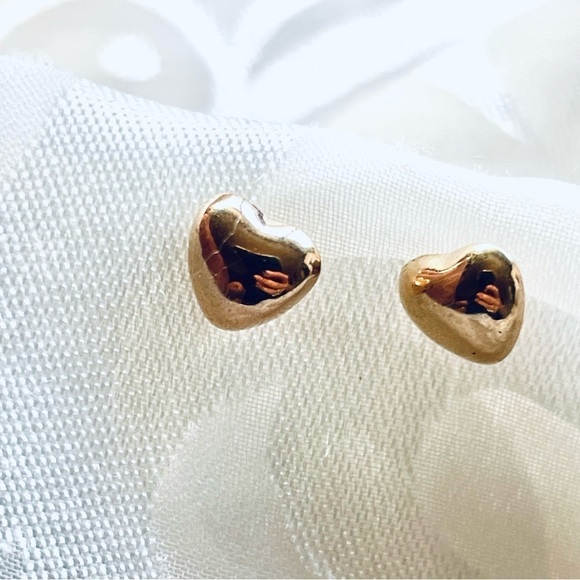 NWT Lot of 2 Festive Earrings – Gold Heart Stud & White/Gold Snowflake Drop - Picture 11 of 12